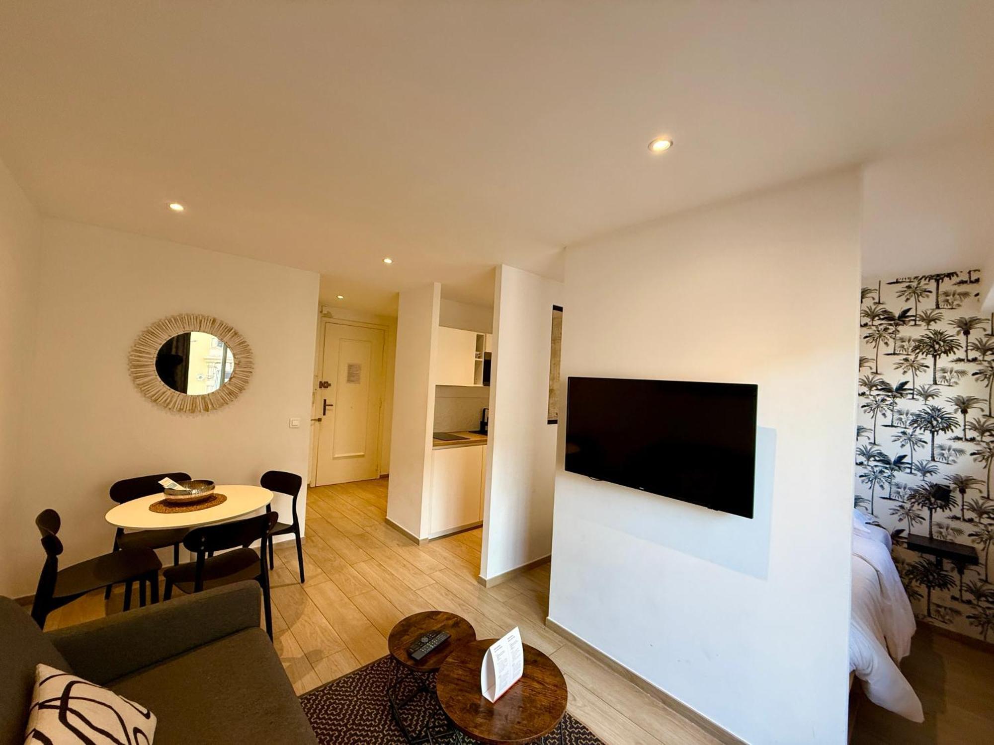 C001-Beau Studio Neuf Situe Au Centre Cannes Luaran gambar